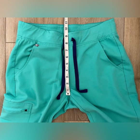 FIGS Zamora Jogger Scrub Pants EUC - Picture 6 of 10